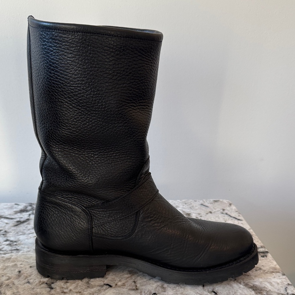 Frye Natalie Mid Lug Engineer boot, shearling lined - Picture 4 of 14